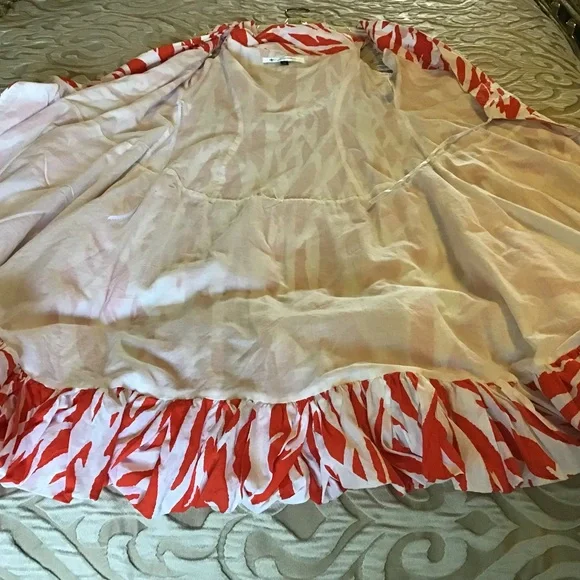 Diane Von Furstenberg Red and White V-Neck Fit and Flare Midi Dress - Picture 13 of 16